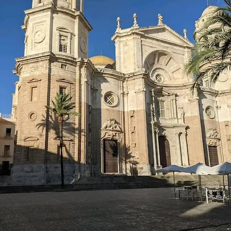 Lindo Piso En El Centro Historico De * Cadiz