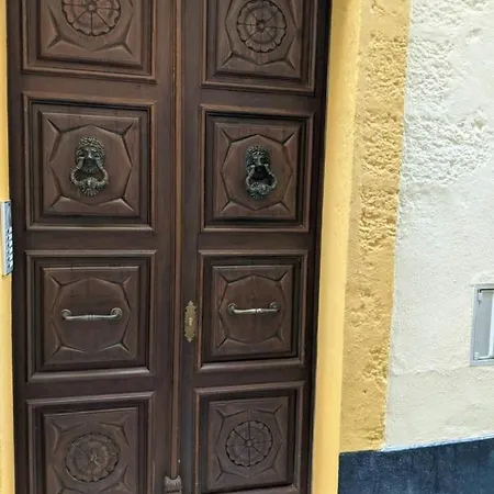 Lindo Piso En El Centro Historico De Cadiz